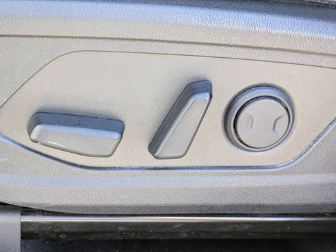 Certified 2023 Kia Sorento S FWD image 17