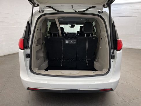 Used 2017 Chrysler Pacifica Touring-L Plus image 23