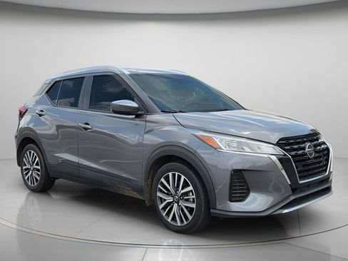 Used 2021 Nissan Kicks SV FWD image 2