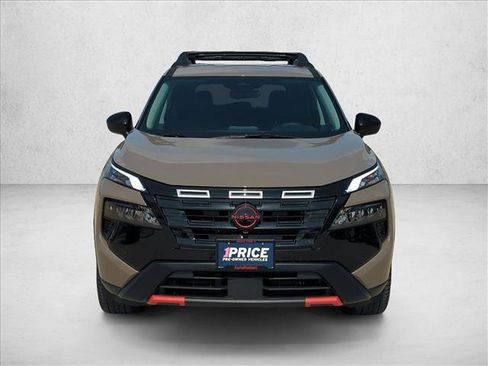 Used 2026 Nissan Rogue SV image 2