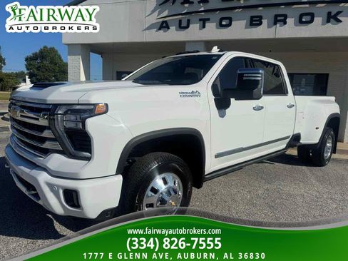 Used 2025 Chevrolet Silverado 3500 High Country w/ High Country Premium Package AWD/4WD image 2