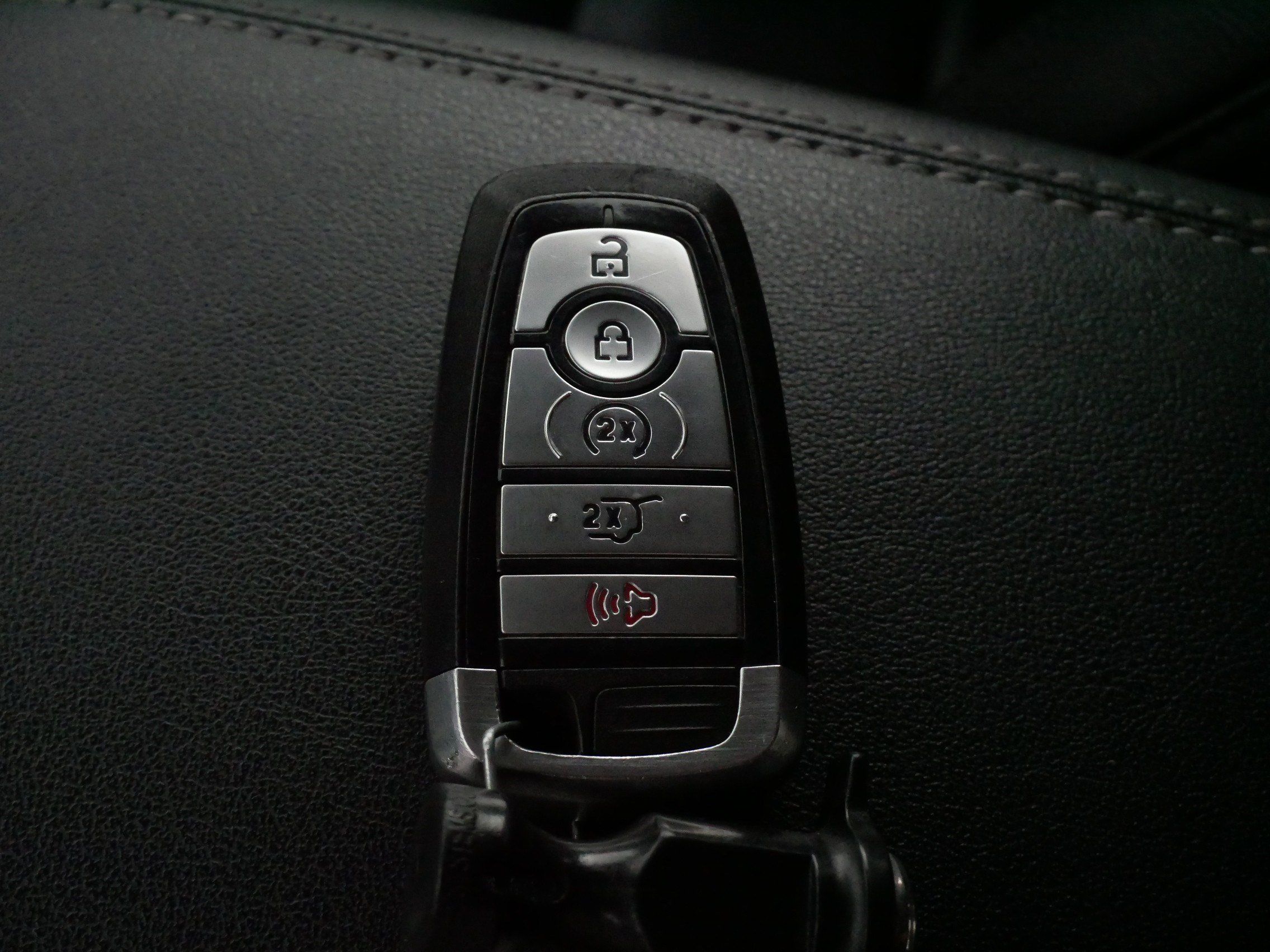 Used 2022 Ford Edge Titanium AWD/4WD image 33