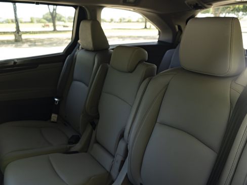 Used 2024 Honda Odyssey EX-L image 18
