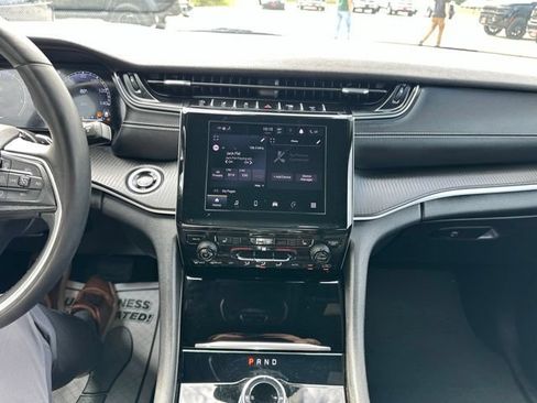 Used 2024 Jeep Grand Cherokee Altitude RWD image 14