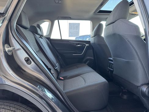 Used 2021 Toyota RAV4 XLE w/ Convenience Package image 31