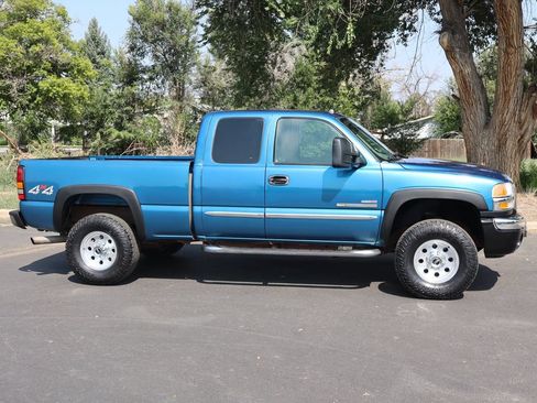 Used 2004 GMC Sierra 2500 SLT w/ Heavy-Duty Power Package AWD/4WD image 3