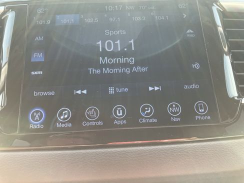 Used 2017 Chrysler Pacifica Touring-L Plus w/ Tire & Wheel Group FWD image 16