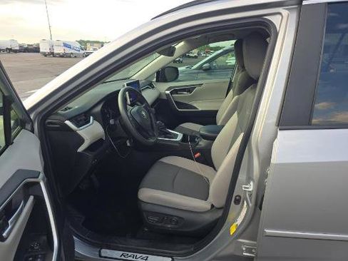 Used 2024 Toyota RAV4 XLE w/ Convenience Package FWD image 5