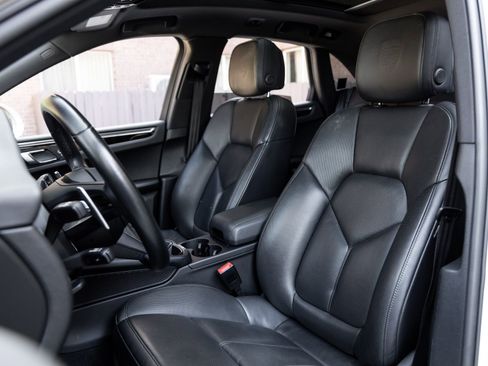 Certified 2023 Porsche Macan AWD/4WD image 5
