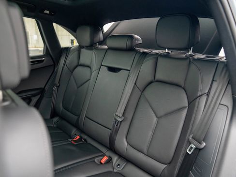 New 2026 Porsche Macan image 24