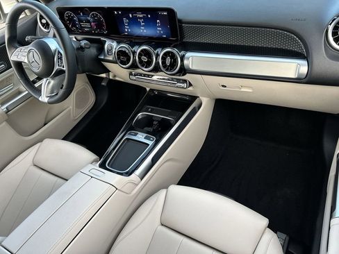 Used 2025 Mercedes-Benz GLB 250 4MATIC image 28