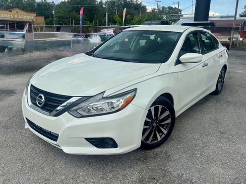 Used 2017 Nissan Altima 2.5 SV FWD image 2