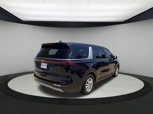 Used 2024 Kia Carnival LX FWD image 7