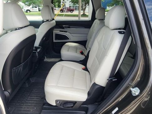 Used 2022 Kia Telluride EX w/ EX Premium Package FWD image 10
