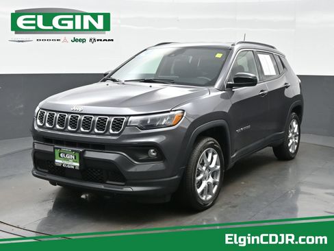 Used 2024 Jeep Compass Latitude AWD/4WD image 1
