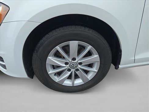 Used 2015 Volkswagen Golf S FWD image 21