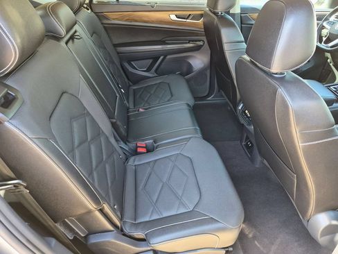 Used 2025 Volkswagen Atlas SE FWD image 29