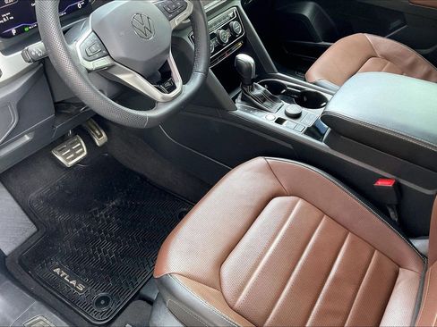 Used 2022 Volkswagen Atlas SEL Premium image 14