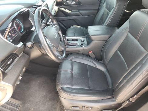 Used 2022 Chevrolet Traverse RS FWD image 14