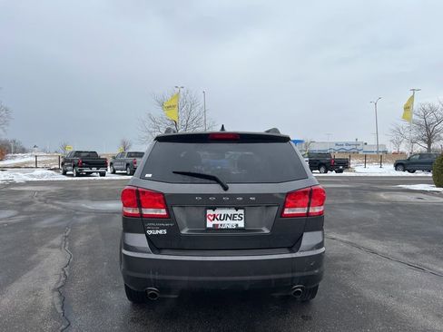 Used 2016 Dodge Journey SE image 4