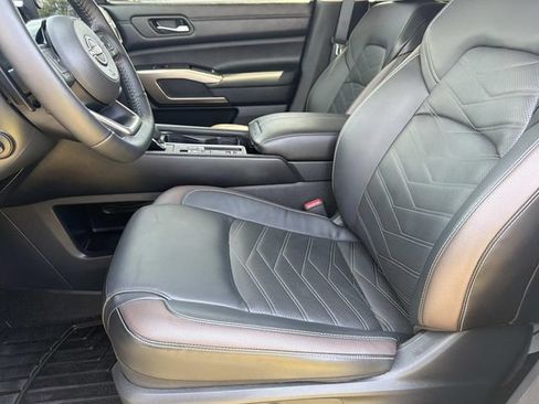 Used 2024 Nissan Pathfinder Platinum FWD image 22