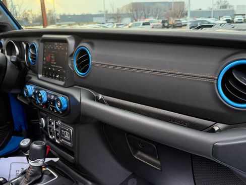 Used 2022 Jeep Wrangler Unlimited Sahara image 18