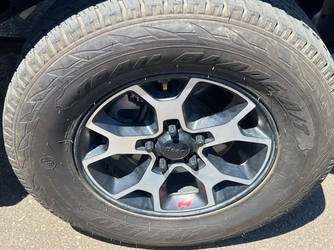 Used 2018 Jeep Wrangler Unlimited Sahara w/ Uconnect 4C Nav & Sound Group AWD/4WD image 14