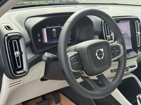 New 2025 Volvo XC40 B5 Ultra w/ Climate Package image 23