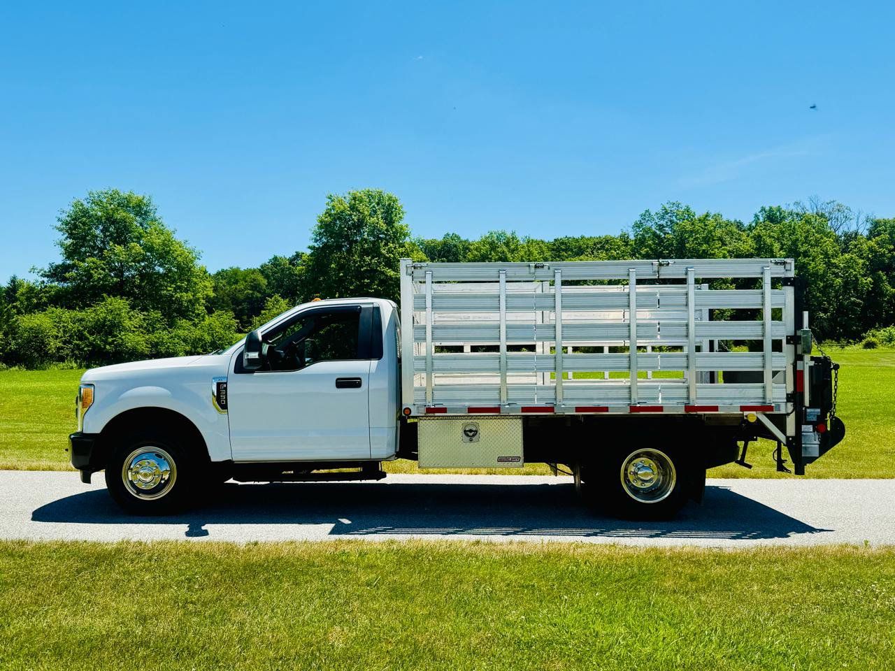 Used 2017 Ford F350 XL w/ Power Equipment Group RWD image 2