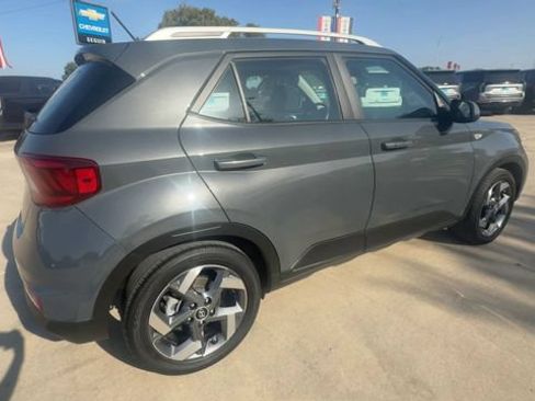 Used 2025 Hyundai Venue SEL FWD image 8