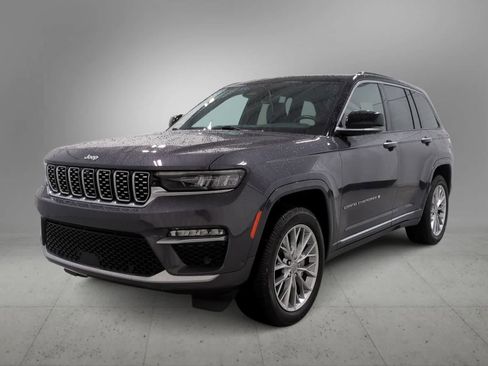 Certified 2024 Jeep Grand Cherokee Summit w/ Luxury Tech Group V image 4