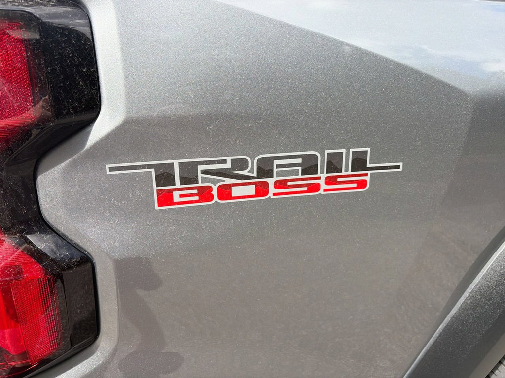 Used 2024 Chevrolet Colorado Trail Boss w/ Technology Package AWD/4WD image 10