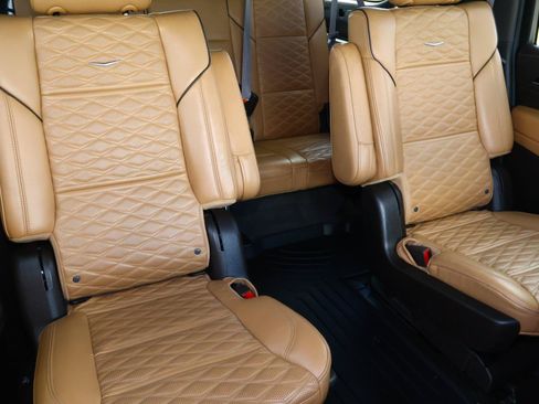 Used 2023 Cadillac Escalade ESV Premium Luxury w/ Performance Package AWD/4WD image 26