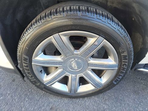 Used 2017 Cadillac Escalade ESV Luxury image 13