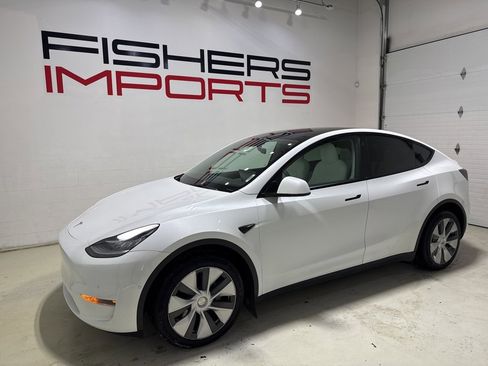 Used 2022 Tesla Model Y Long Range image 8