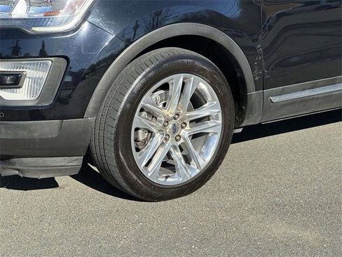 Used 2017 Ford Explorer XLT w/ Equipment Group 202A image 7