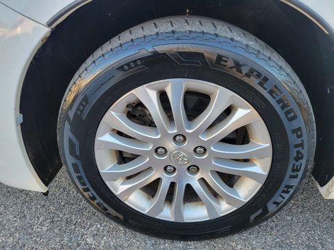Used 2011 Toyota Sienna XLE w/ XLE Navigation Pkg FWD image 17
