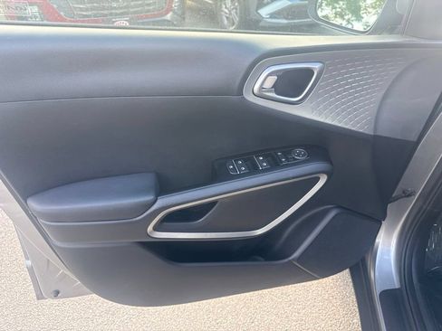 Used 2023 Kia Soul LX FWD image 15