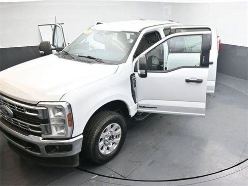 Used 2024 Ford F250 XLT image 39