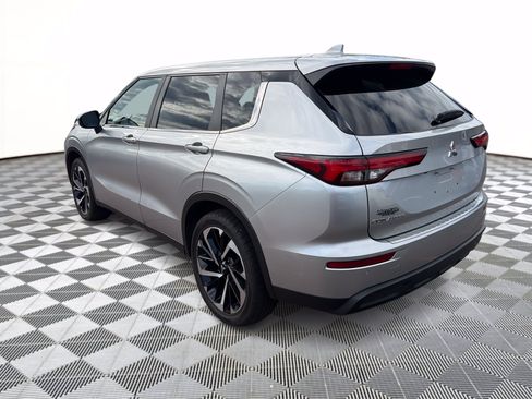 Used 2022 Mitsubishi Outlander ES AWD/4WD image 3
