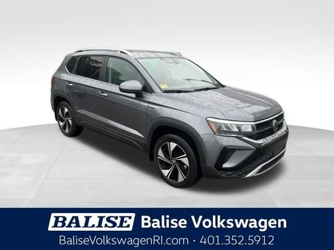 Used 2024 Volkswagen Taos SE w/ Panoramic Sunroof Package AWD/4WD image 1