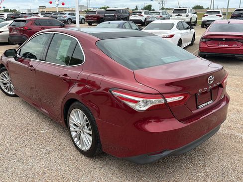 Used 2018 Toyota Camry XLE FWD image 5