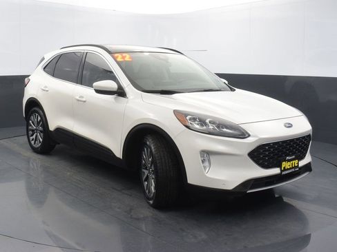 Used 2022 Ford Escape Titanium w/ Class II Trailer Tow Package image 3