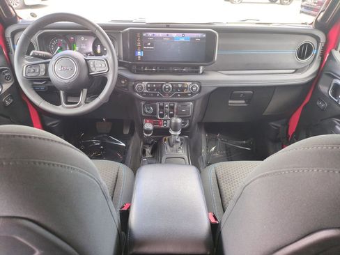 Used 2025 Jeep Wrangler Unlimited Rubicon 4xe w/ Convenience Group AWD/4WD image 16