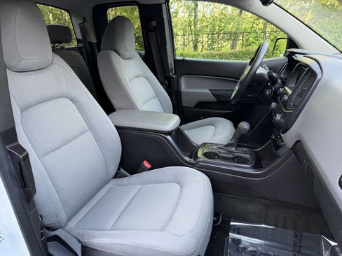 Used 2015 Chevrolet Colorado W/T w/ WT Convenience Package RWD image 16