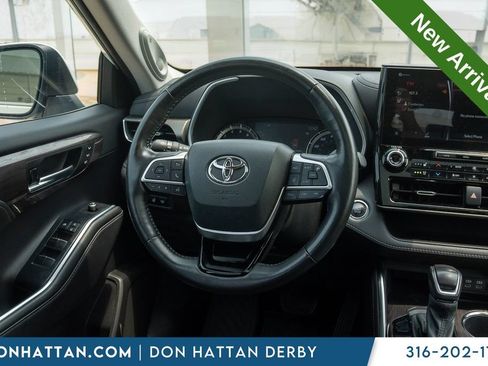 Used 2022 Toyota Highlander Limited AWD/4WD image 5