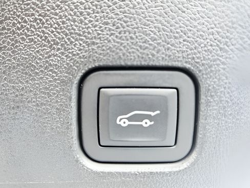 Used 2024 Chevrolet Traverse LT w/ Enhanced Driving Package FWD image 13