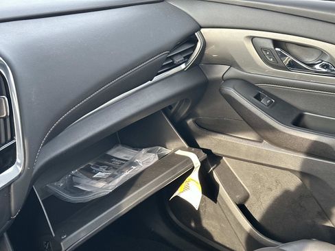 Certified 2023 Chevrolet Traverse LT w/ LT Premium Package image 36