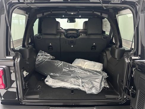 New 2026 Jeep Wrangler Unlimited Rubicon AWD/4WD image 9