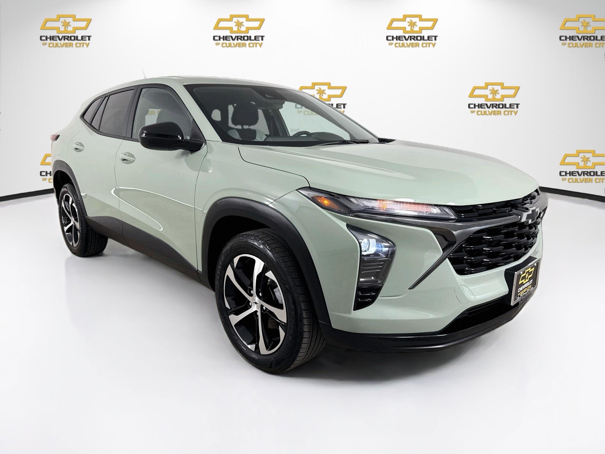 Used 2024 Chevrolet Trax RS FWD image 1